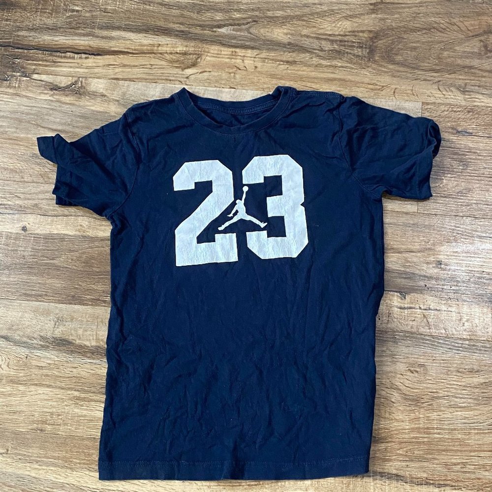 (USED) NBA 23 Jordan Shirt (boys 10-12)🏀